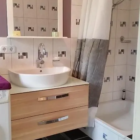 Bauernhof Suedfrersbuell * Neukirchen (Nordfriesland)